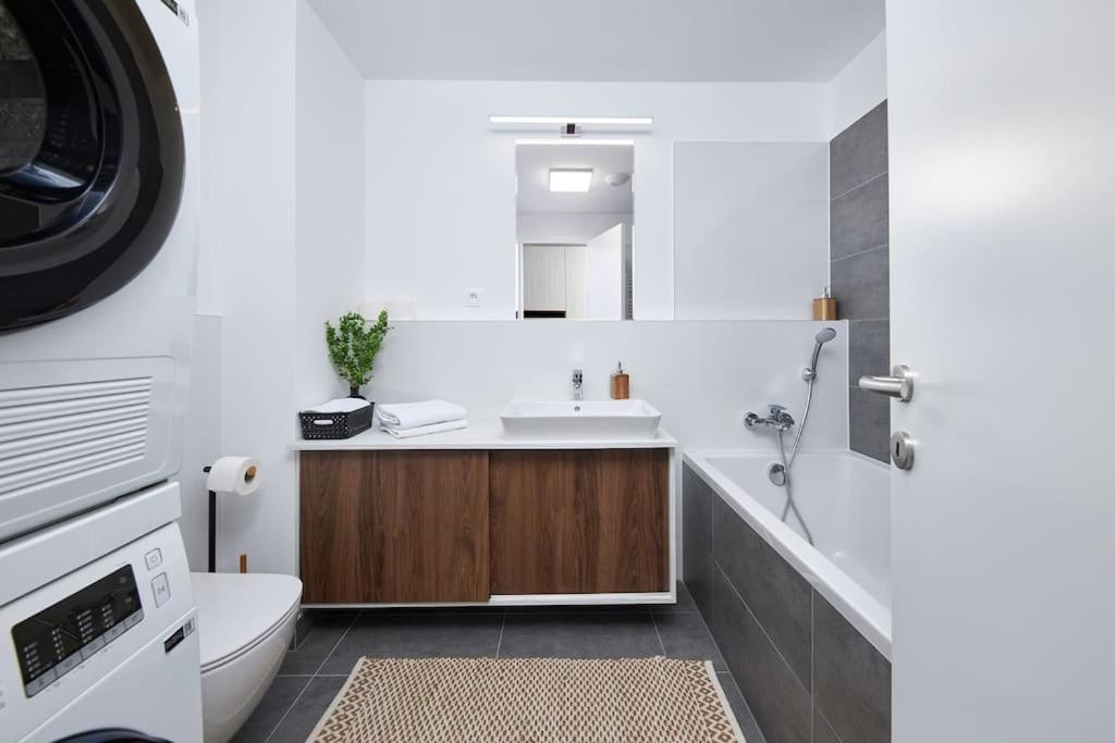 5Min2Centre, View & Free Parking Apartman Pozsony Kültér fotó